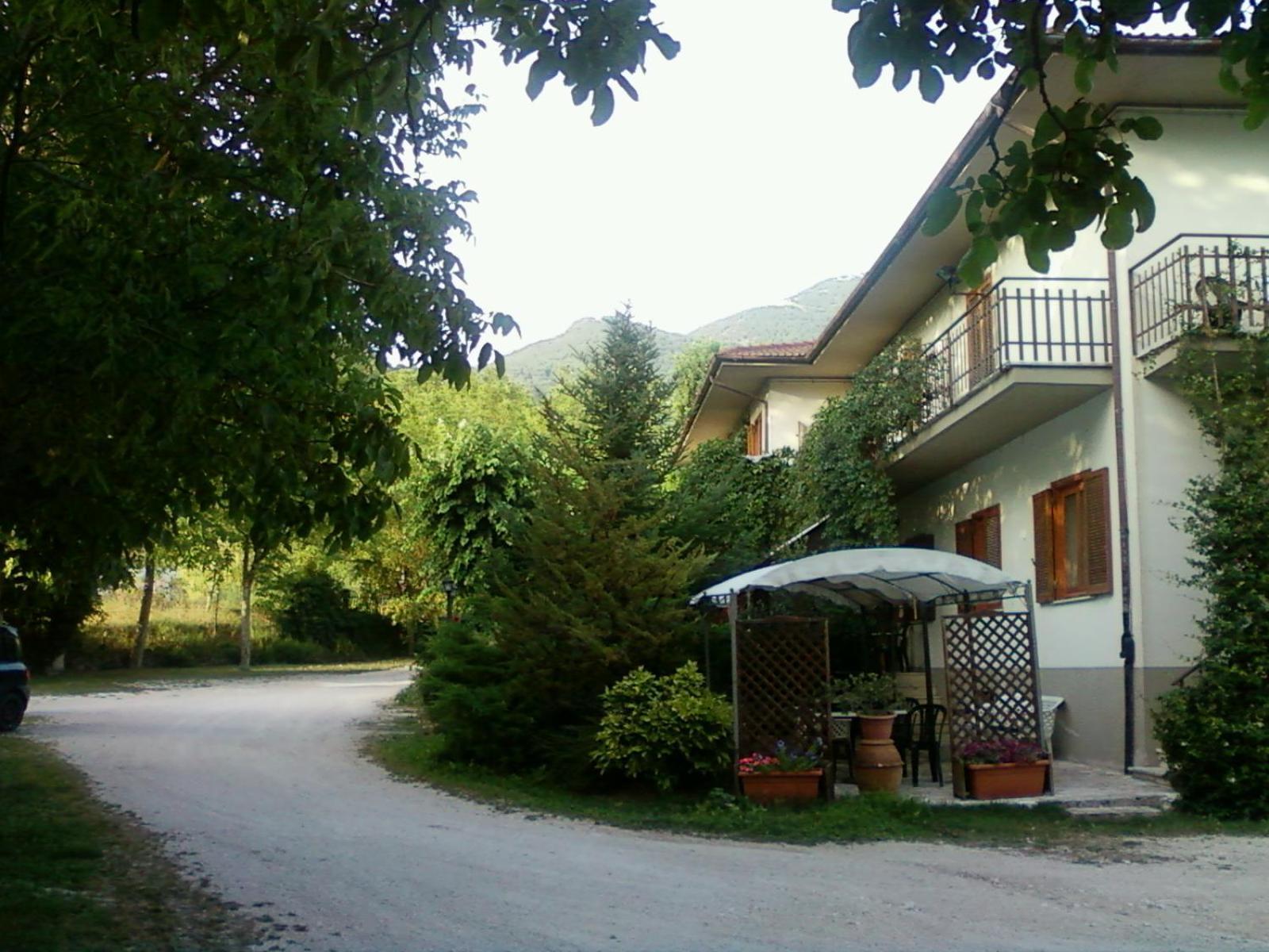 Albergo-Ristorante"Parco Alle Noci"Tra La Cascata Delle Marmore,Labro E Valle Santa Di S Francesco Rivodutri Extérieur photo