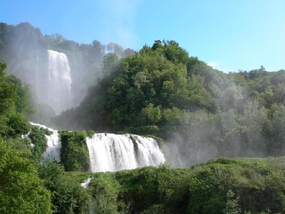 Albergo-Ristorante"Parco Alle Noci"Tra La Cascata Delle Marmore,Labro E Valle Santa Di S Francesco Rivodutri Extérieur photo