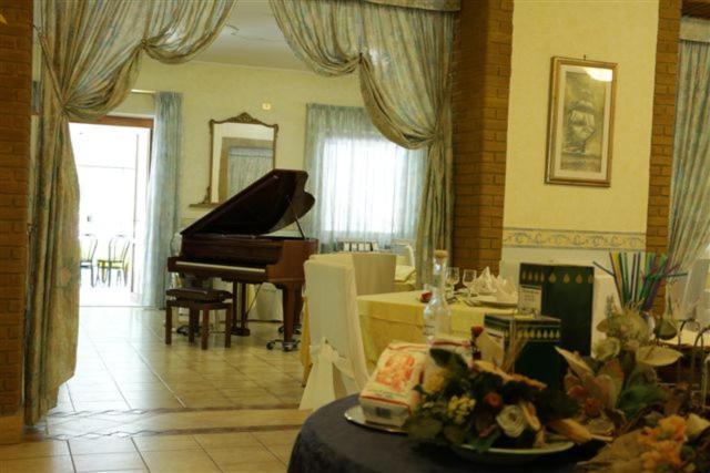 Albergo-Ristorante"Parco Alle Noci"Tra La Cascata Delle Marmore,Labro E Valle Santa Di S Francesco Rivodutri Extérieur photo