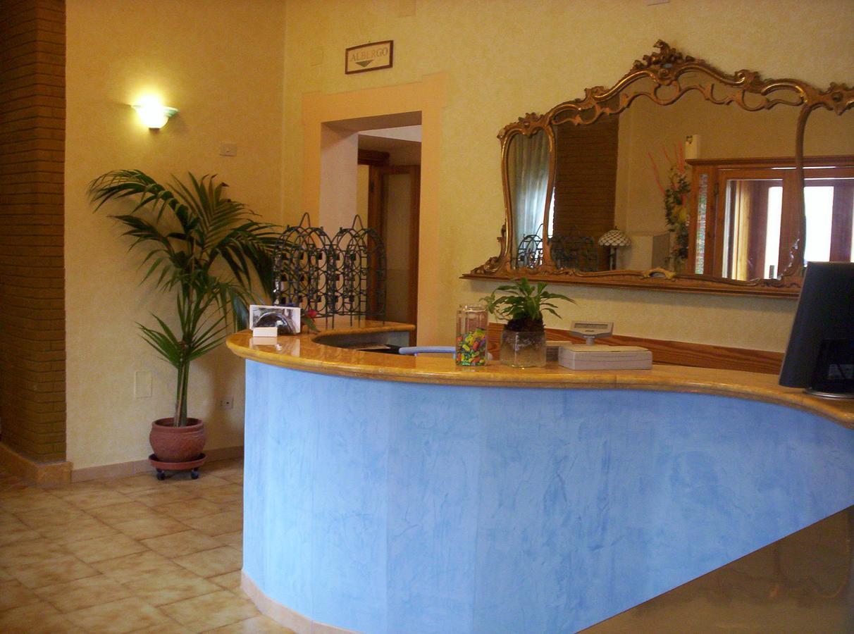 Albergo-Ristorante"Parco Alle Noci"Tra La Cascata Delle Marmore,Labro E Valle Santa Di S Francesco Rivodutri Extérieur photo